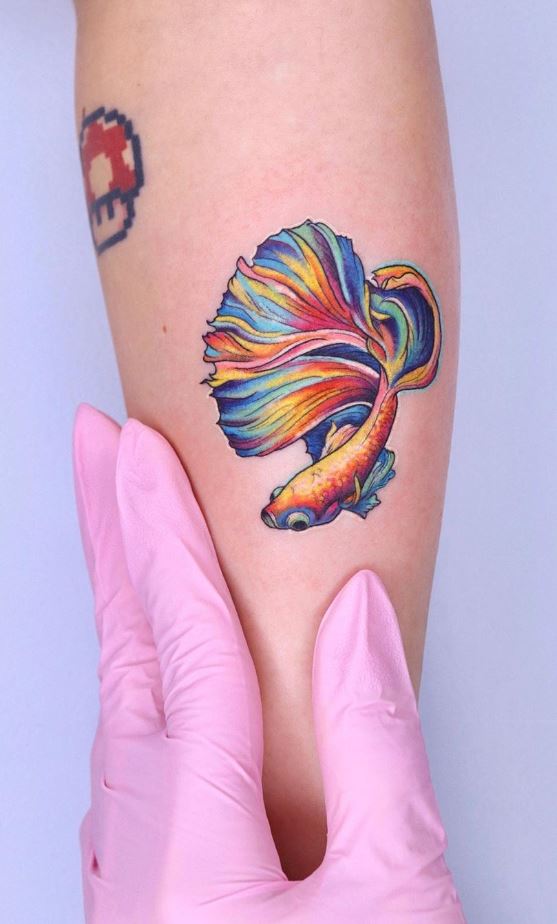 Anita La Sainte Tattoo Art - Cute betta fish I did a while ago for Carla 🐟  •○ɪɴꜰᴏ & ʙᴏᴏᴋɪɴɢ ○• ᴀɴɪᴛᴀʟᴀꜱᴀɪɴᴛᴇ@ɢᴍᴀɪʟ.ᴄᴏᴍ 🌿🦋 Vegan material only. # tattoo #lisbon #lisboa #tattoolisboa #